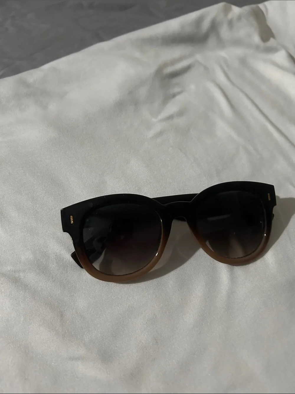 Laundry By Shelli Segal Black to Brown Gradient Round Sunglasses